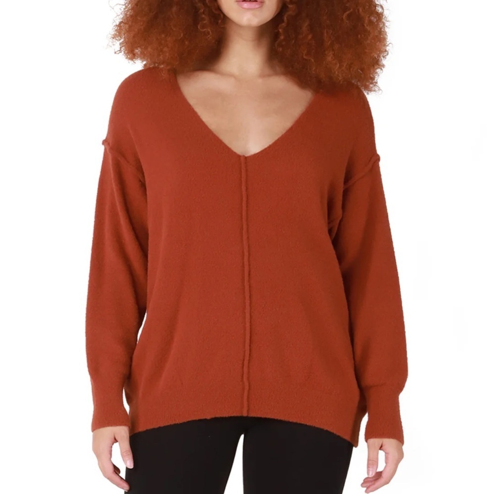 Aritzia Wilfred Free
Hush Knit V-neck Sweater EXPOSED SEAMS pullover